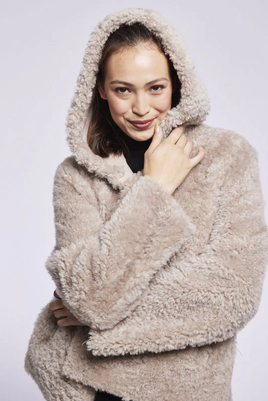 399HDB Reversible hooded shearling jacket in black soldout - Image 4